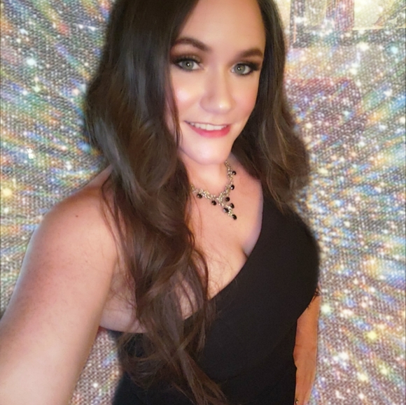 Meet your Posher, Kelly - Picture 3 of 3